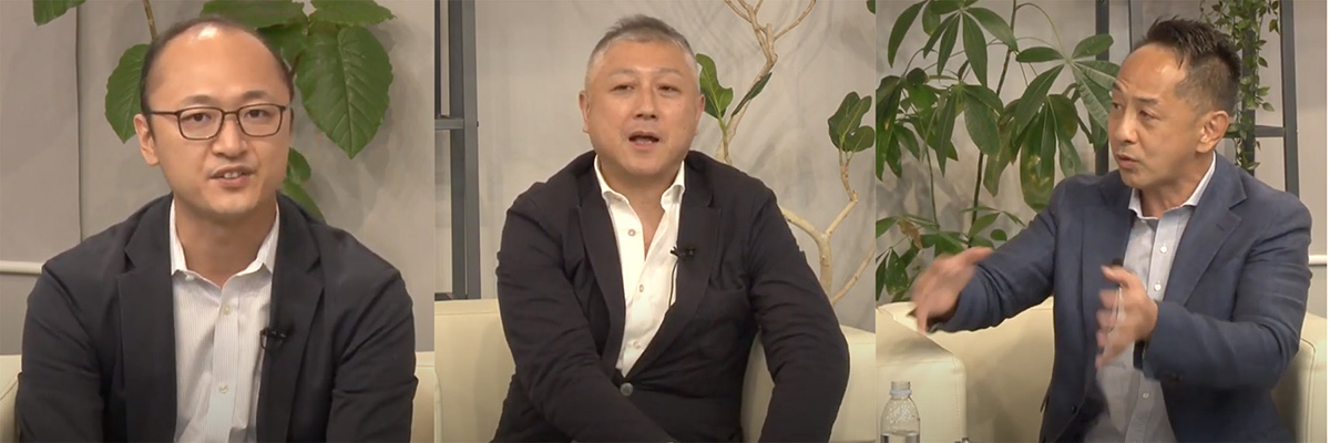 (左)株式会社マネーフォワード 取締役 兼 Fintech 研究所長 瀧俊雄氏、(中)内閣官房 情報通信技術(IT) 総合戦略室 参事官の浅岡孝充氏、(右)株式会社インフォマート 常務取締役 中島健氏