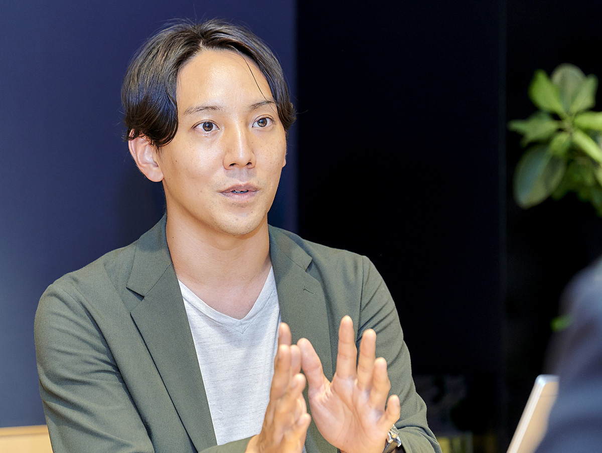 荒金 泰史氏