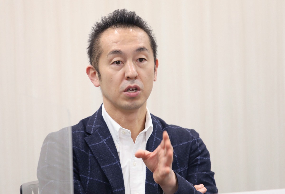 曽山 哲人氏